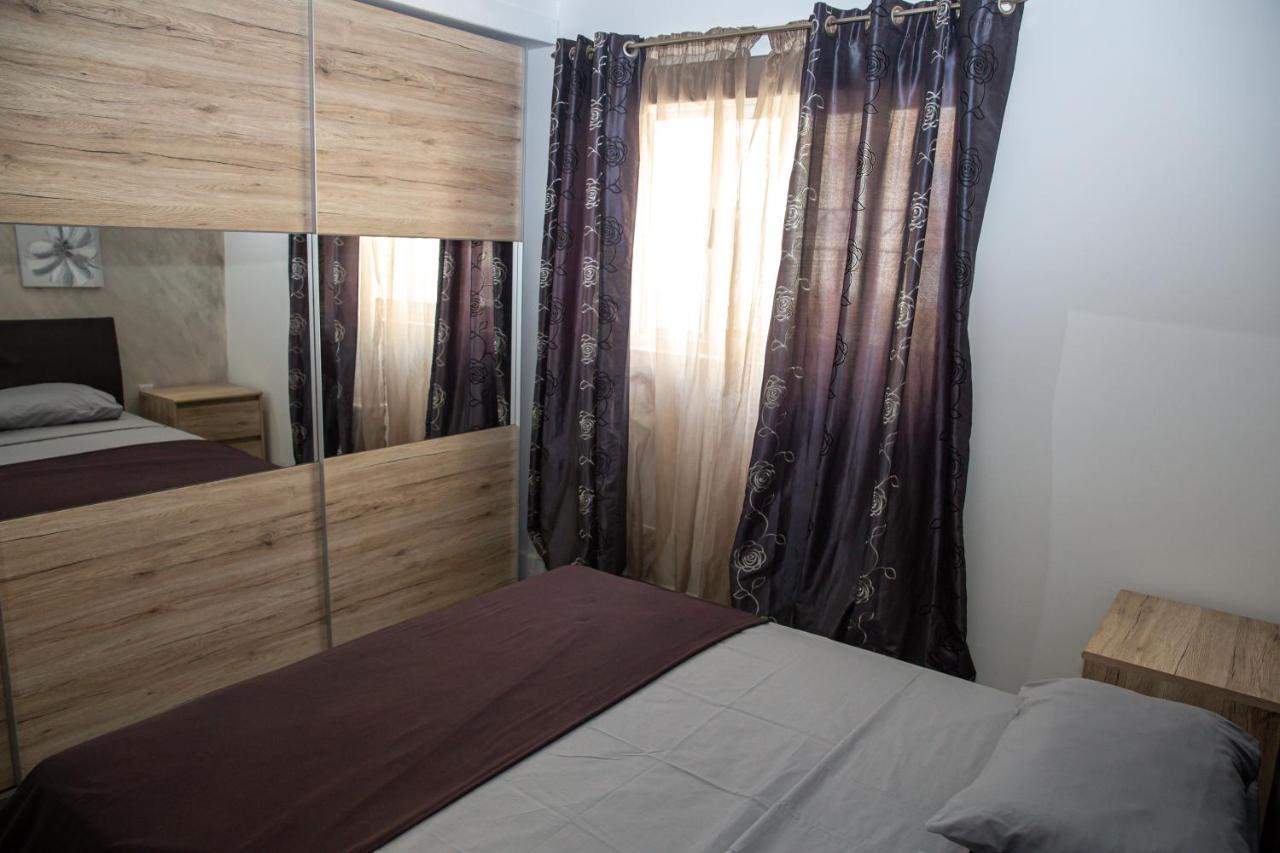 Апартаменты Dolmen Court Flat 10, Qawra Сент-Полс-Бей Экстерьер фото