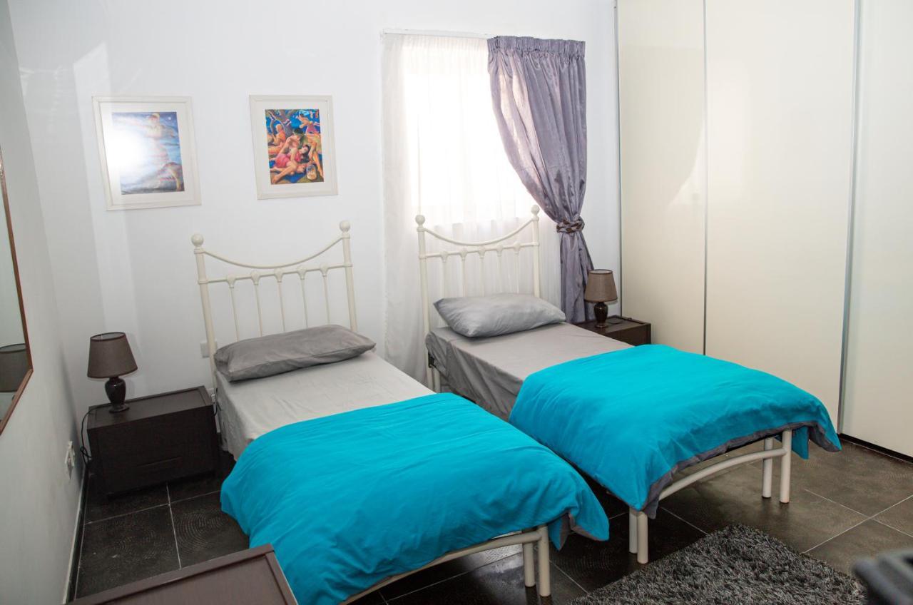 Апартаменты Dolmen Court Flat 10, Qawra Сент-Полс-Бей Экстерьер фото
