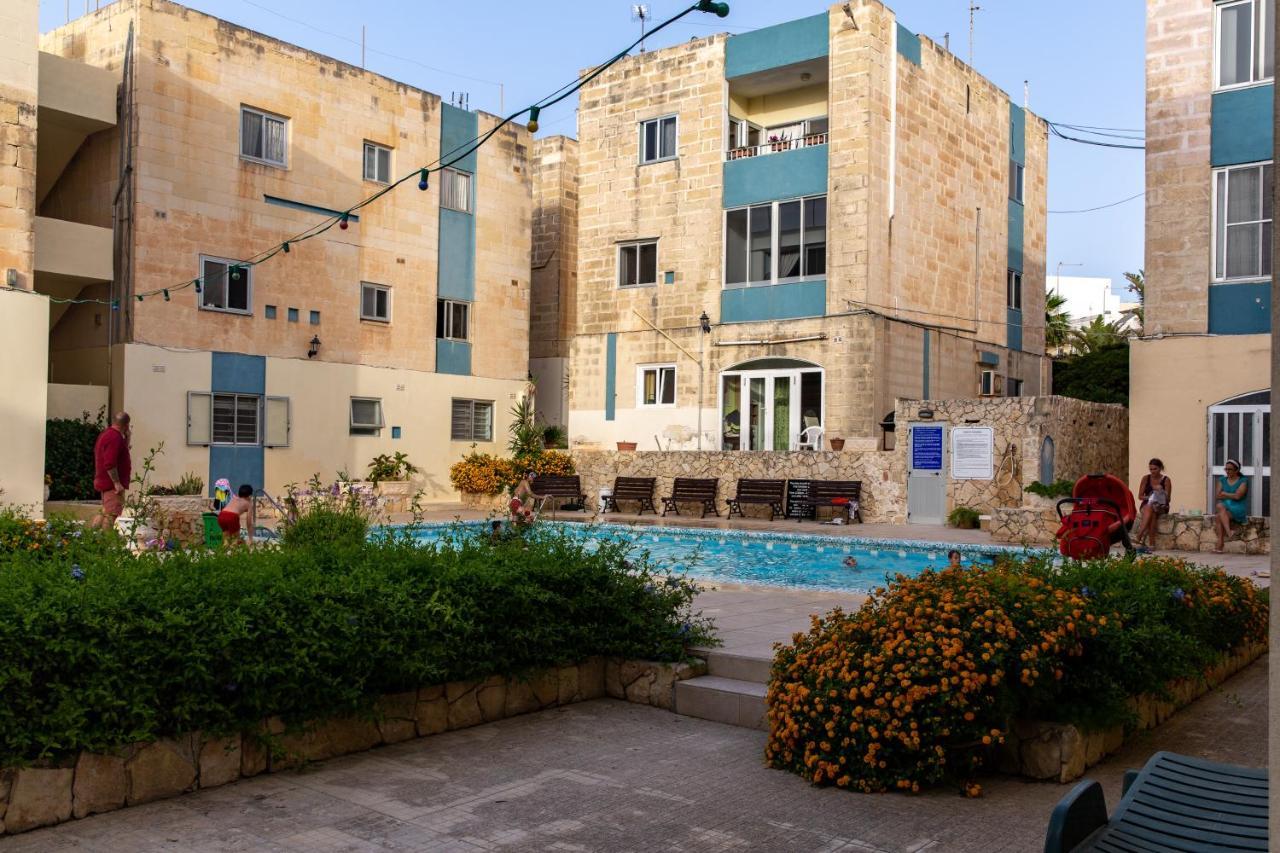 Апартаменты Dolmen Court Flat 10, Qawra Сент-Полс-Бей Экстерьер фото