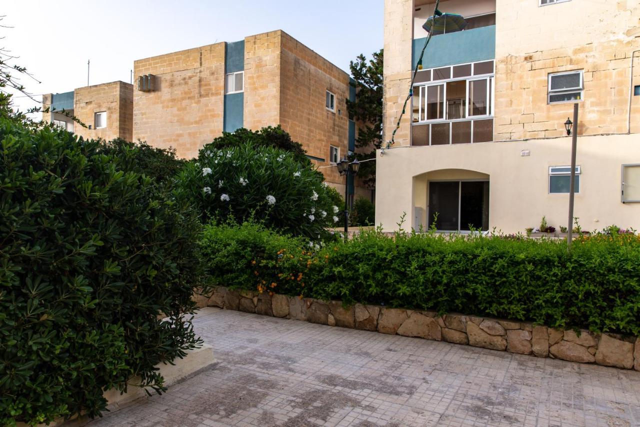 Апартаменты Dolmen Court Flat 10, Qawra Сент-Полс-Бей Экстерьер фото
