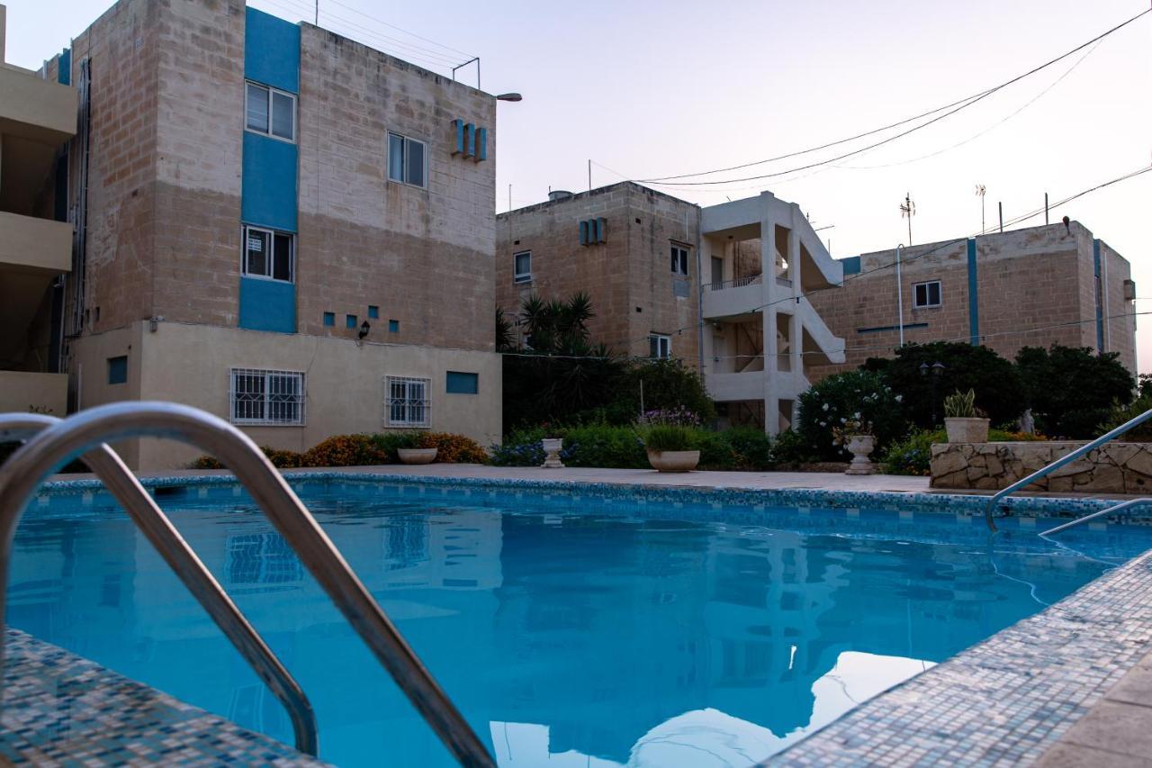 Апартаменты Dolmen Court Flat 10, Qawra Сент-Полс-Бей Экстерьер фото