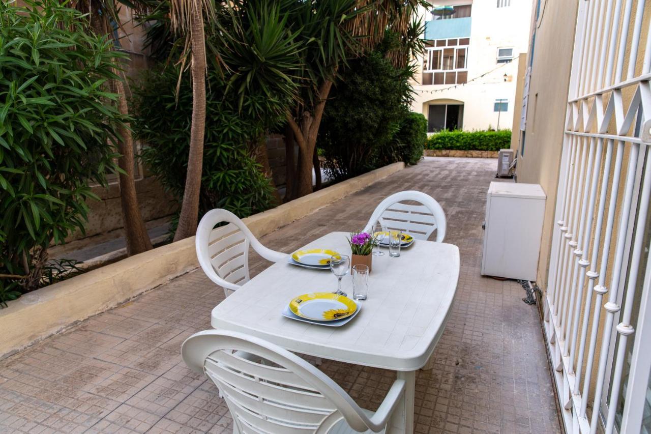 Апартаменты Dolmen Court Flat 10, Qawra Сент-Полс-Бей Экстерьер фото