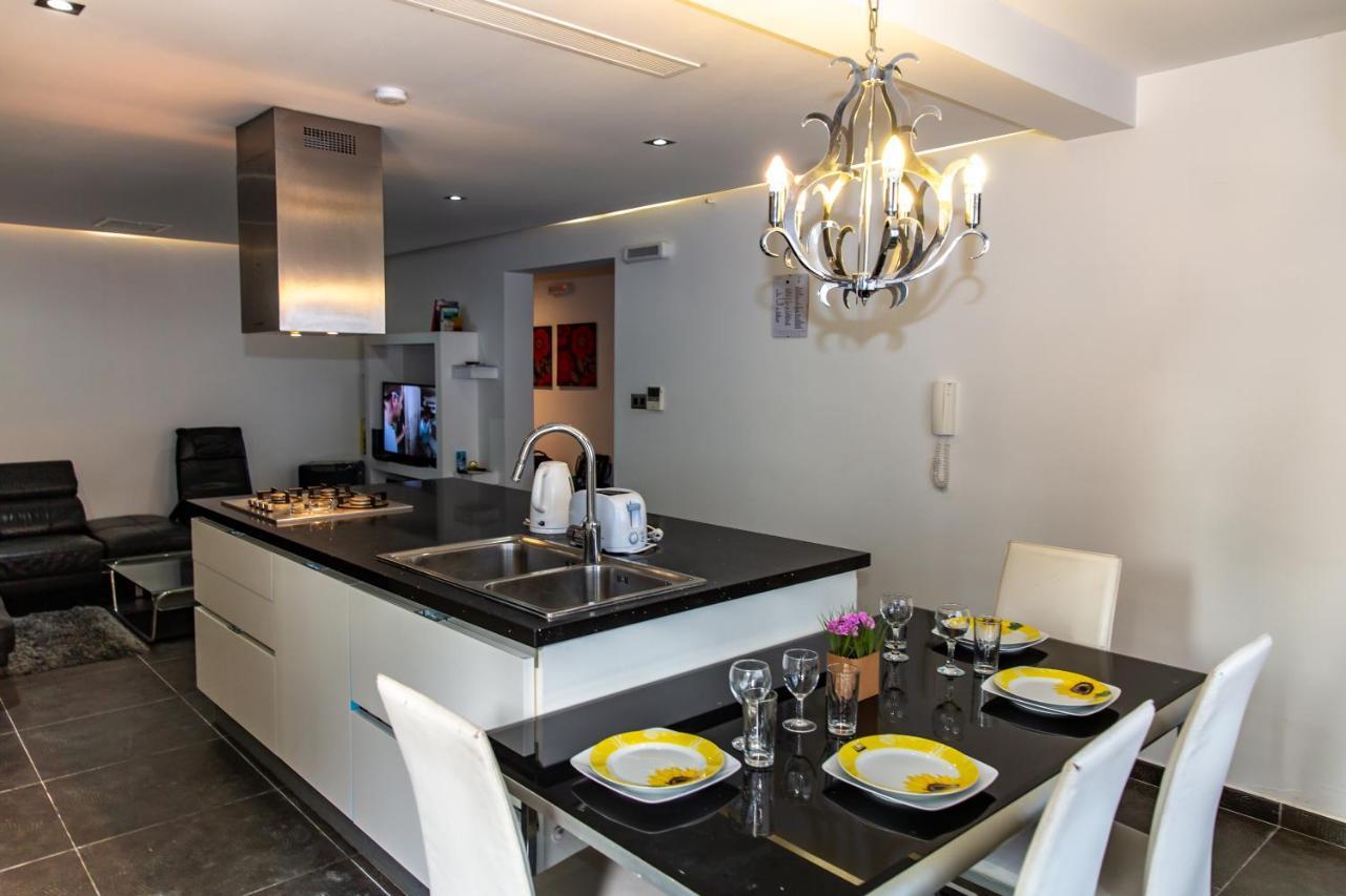 Апартаменты Dolmen Court Flat 10, Qawra Сент-Полс-Бей Экстерьер фото