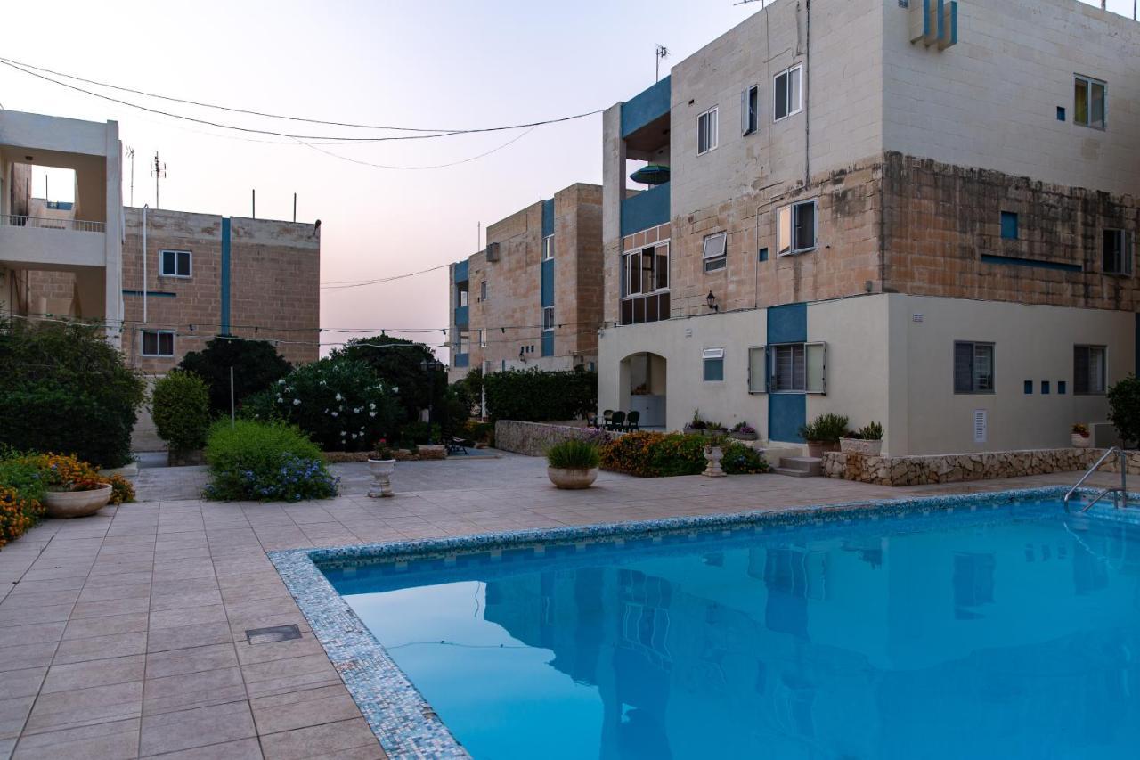 Апартаменты Dolmen Court Flat 10, Qawra Сент-Полс-Бей Экстерьер фото